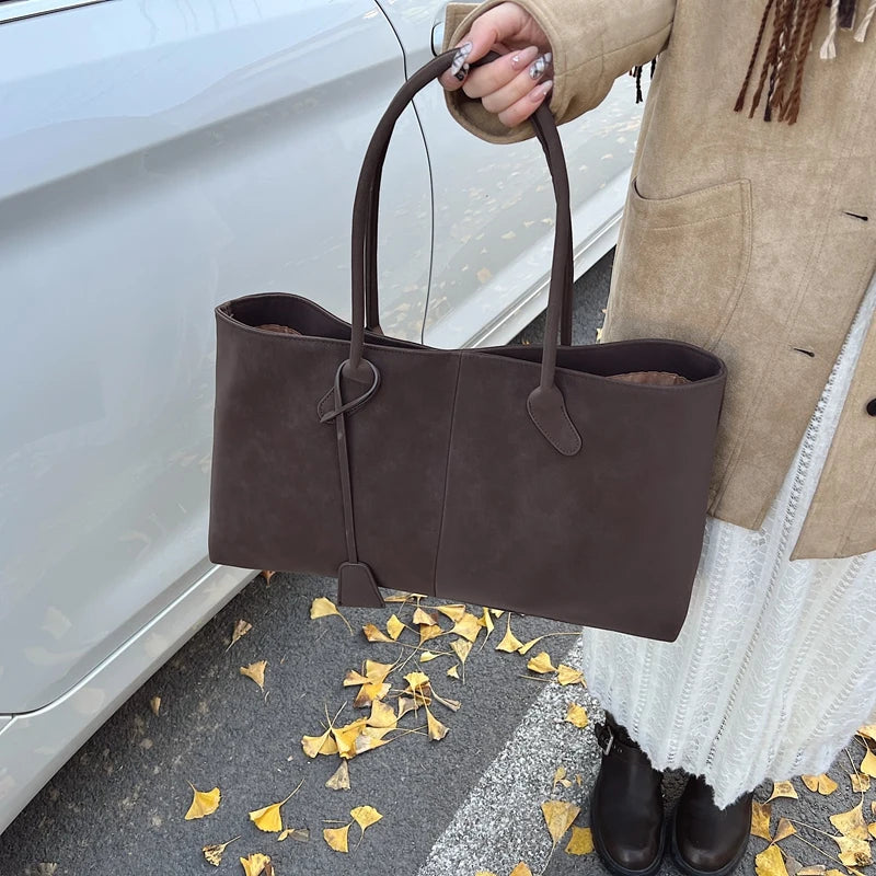 Large capacity flannel tote bag, women's high-end single-shoulder bag, handbag with unique design