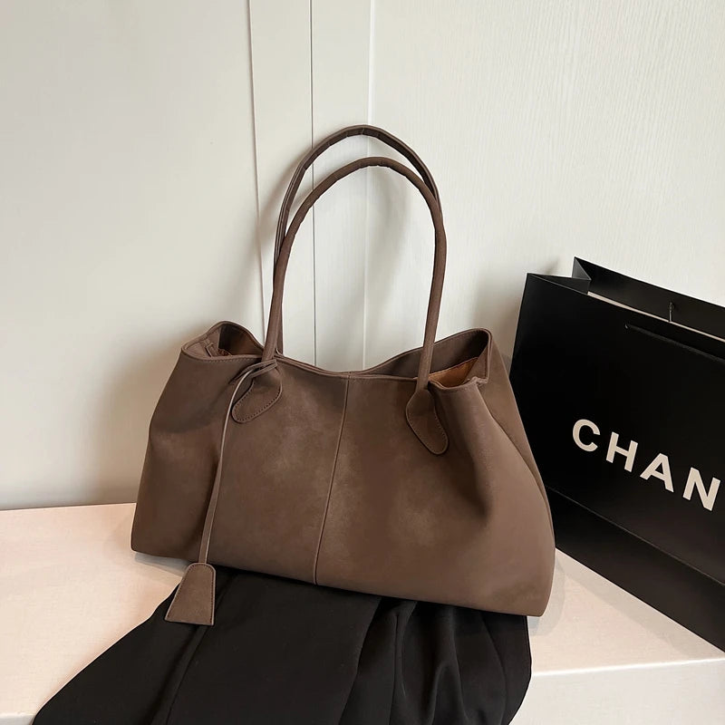 Large capacity flannel tote bag, women's high-end single-shoulder bag, handbag with unique design