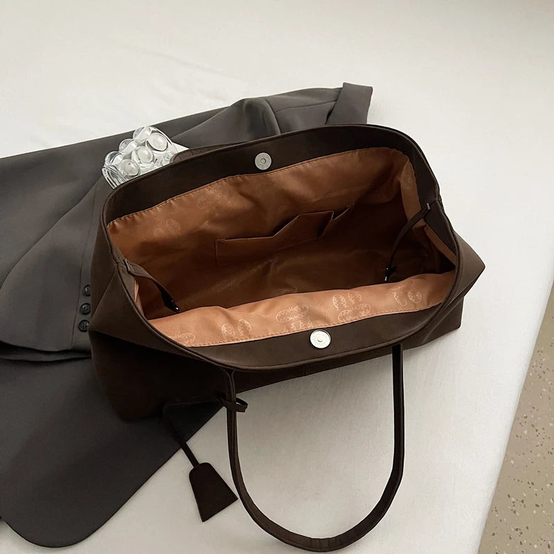 Large capacity flannel tote bag, women's high-end single-shoulder bag, handbag with unique design